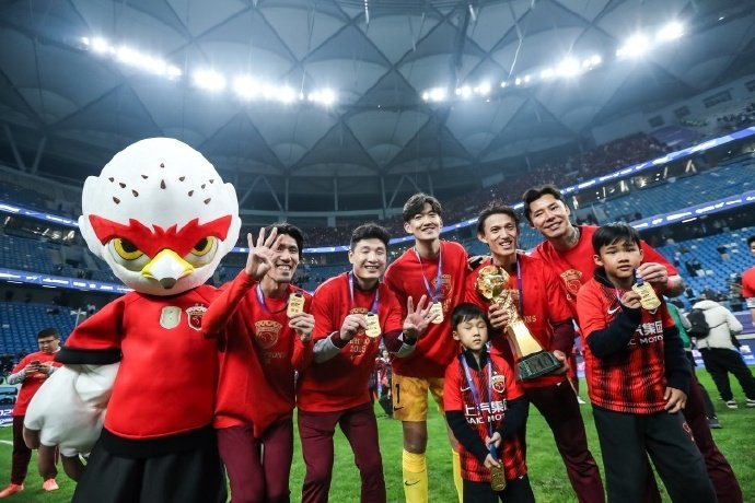 开云官网-36岁海港老将吕文君退役，挂帅一生一世队|上海海港|上观新闻|陈华_新浪体育_新浪新闻